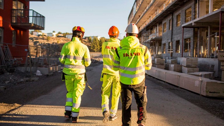 Mænd der arbejder på en byggeplads